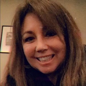 Meet your Posher, Debbie